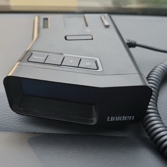 Uniden R7 - Picture 1 of 1